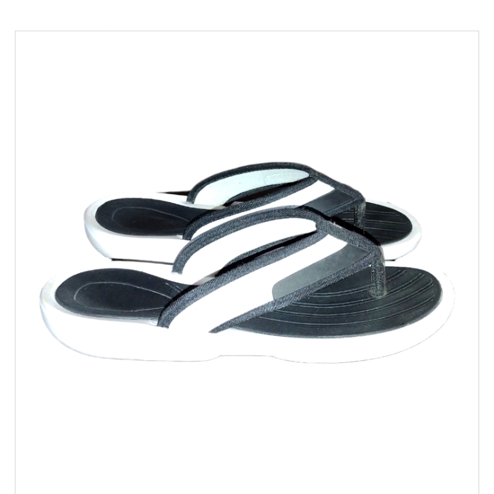 Women's Black & White Stripe Comfort Pool Side Flip Flops Size 39 or 8 M